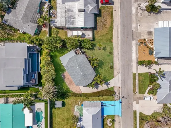 221 85TH STREET, HOLMES BEACH, FL 34217