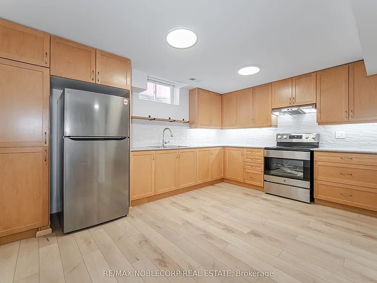 131 Dunstan Cres #LOWER — Photo 13