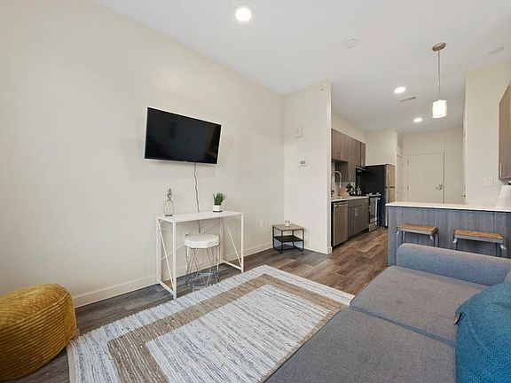 5th image of 706 S 4th Ave #1310