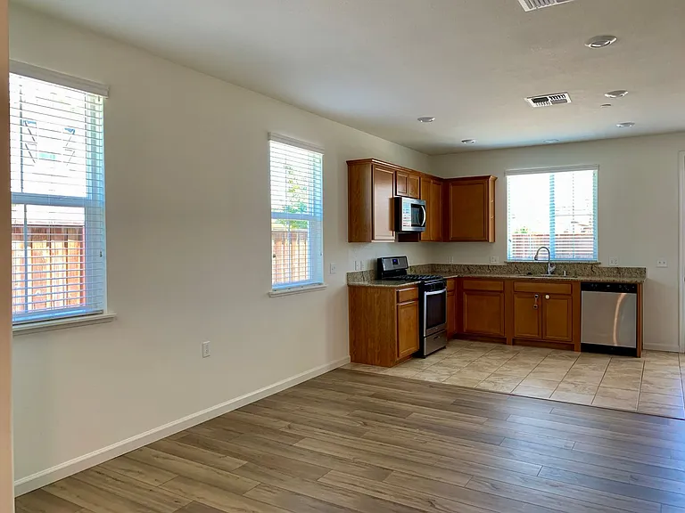 1900 Monroe Ct #100 — Photo 3