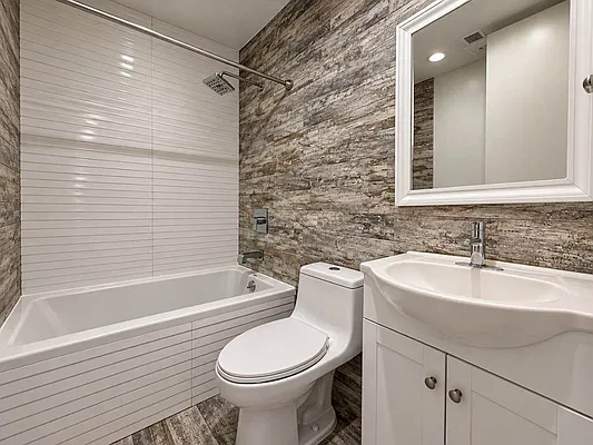 Bathroom, photo 1