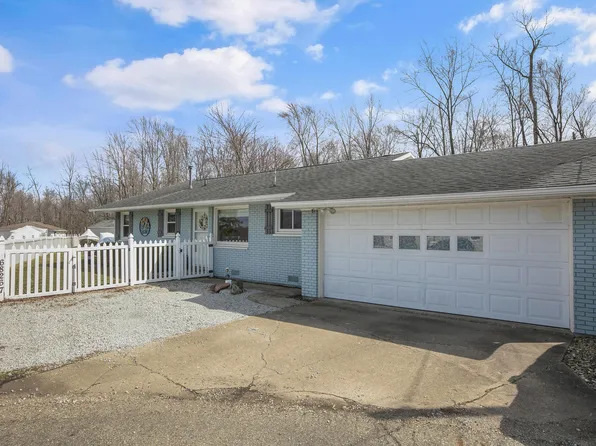 68267 Channel Pkwy, Edwardsburg, MI 49112