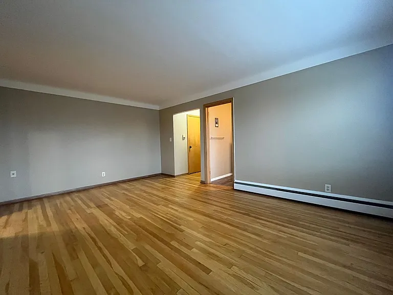 1573 Hartford Ave — Photo 26