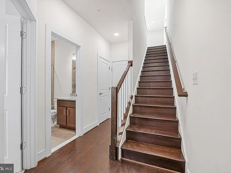 115 Dickenson Dr — Photo 4