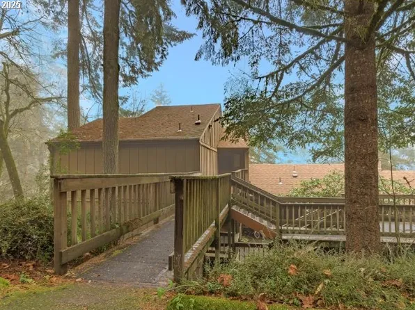 210 Trailside Loop #210, Eugene, OR 97405