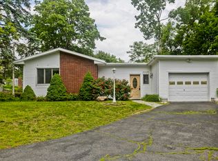 52 Hillview Rd, Holyoke, MA 01040