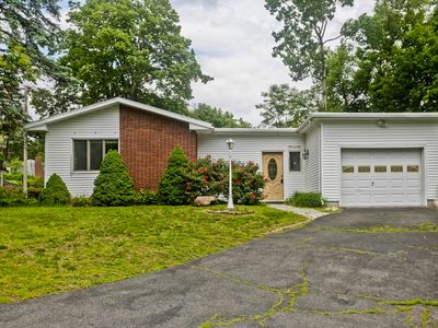 52 Hillview Rd, Holyoke, MA, 01040