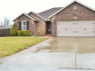 295 Park Cir, Sparta, MO 65753