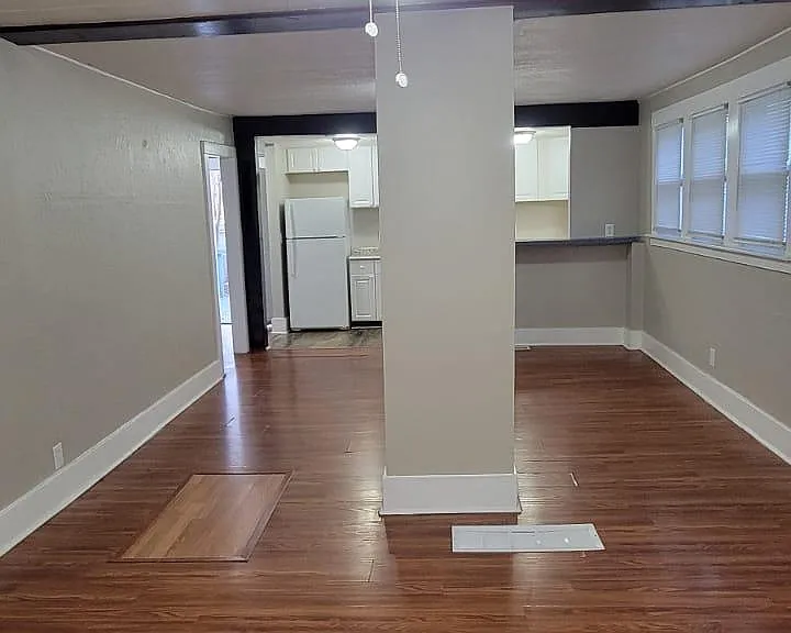 951 W Florence Ave — Photo 12