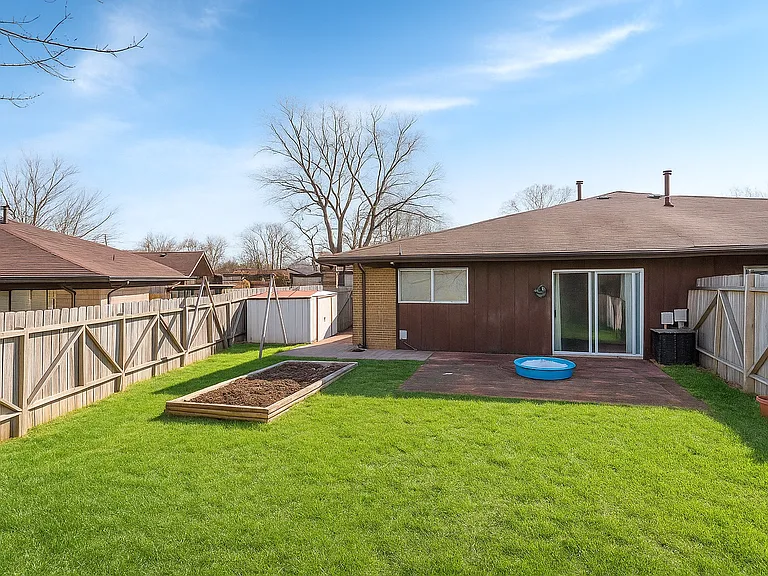 1348 Beverly Ln — Photo 3