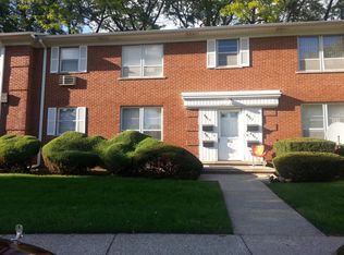 7006 Town Ln, Dearborn Heights, MI 48127