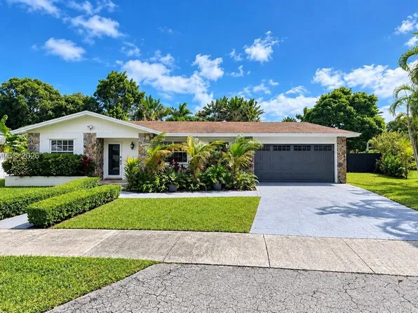 8440 SW 202nd St, Cutler Bay, FL 33189