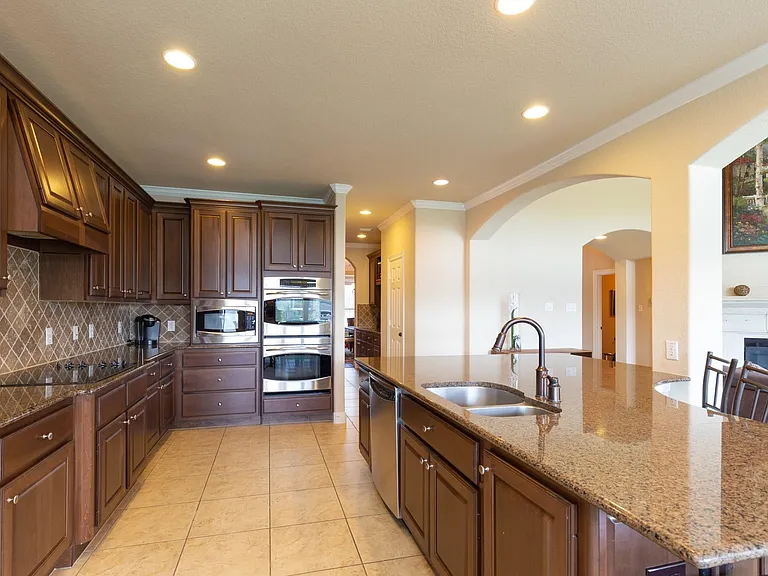 162 W Hullwood Ct — Photo 15
