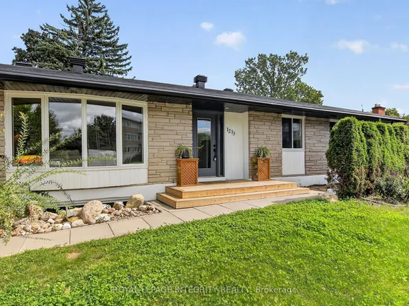 1213 McWatters Rd, Ottawa, ON K2C 3E7