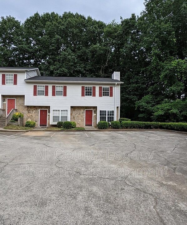 1st image of 2961 Spruce Cir