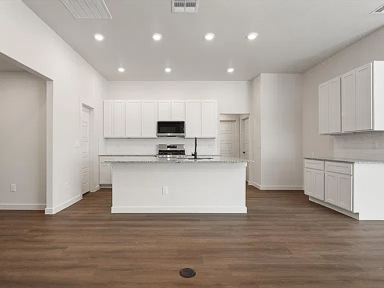 4 bed, 1700 sqft, $2,200 — Photo 2