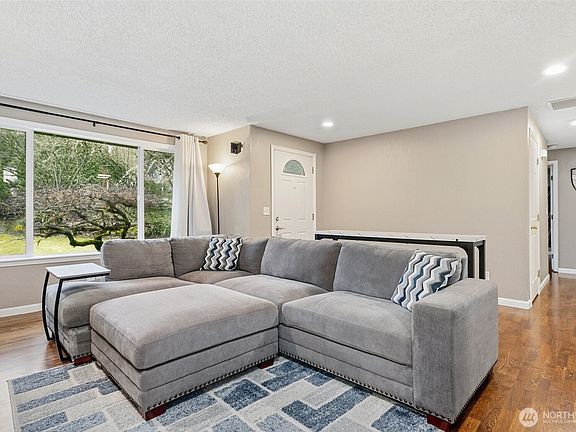 4th image of 721 15th Avenue SE