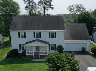 1694 Woodbury Ln, Mount Airy, NC 27030