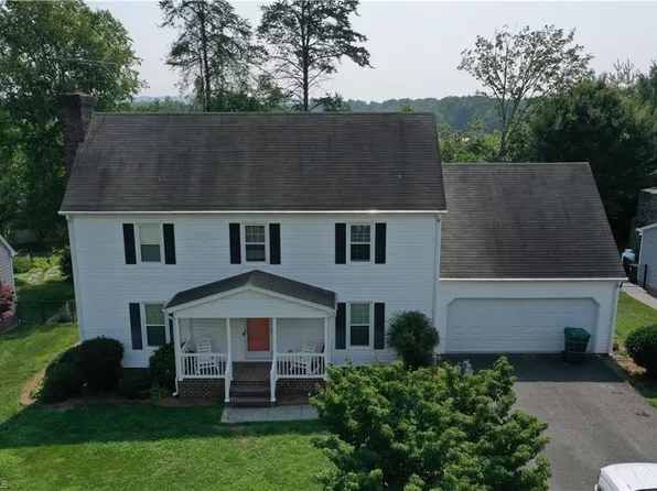 1694 Woodbury Ln, Mount Airy, NC 27030