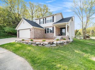 749 Plumtree Ln, Fenton, MI 48430