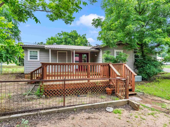 307 W Luce Street, Llano, TX 78643