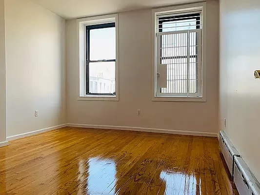 Rented by EXR | media 12