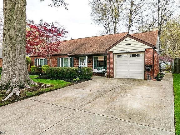 2nd image of 555 Walnut Dr