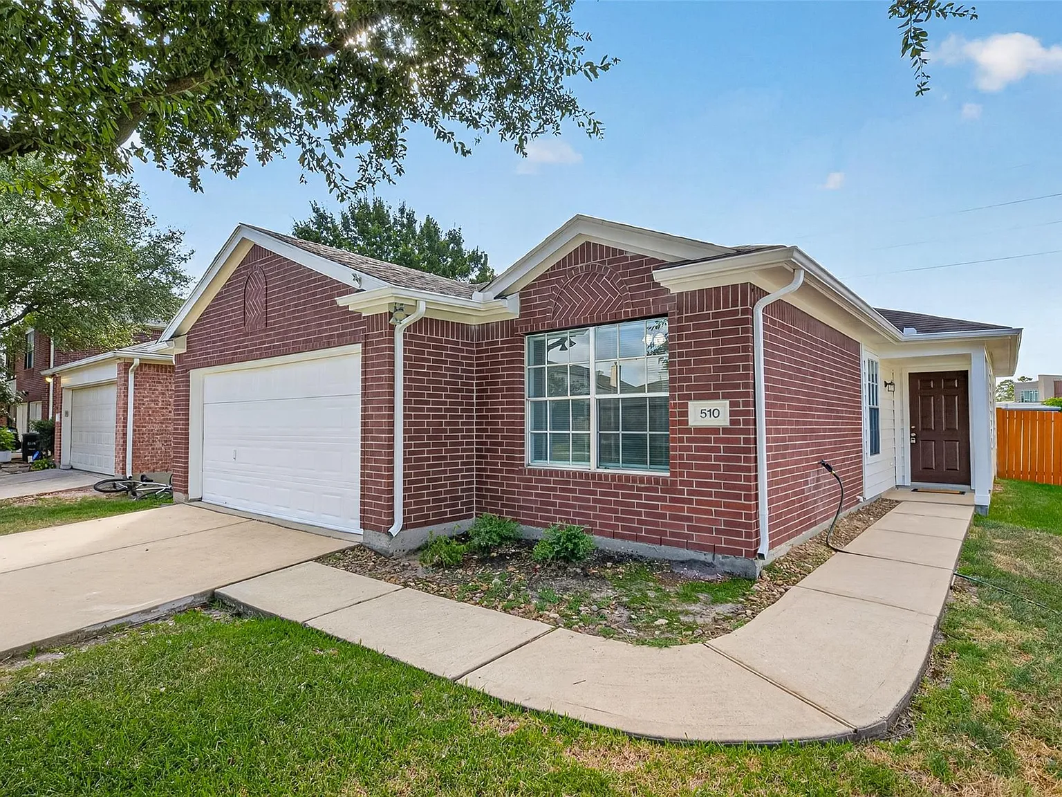 3 bed, 2.0 bath, 1236 sqft, $1,950 — Photo 2