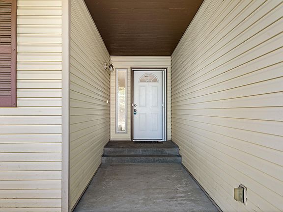 2nd image of 4011 Hayden Ln