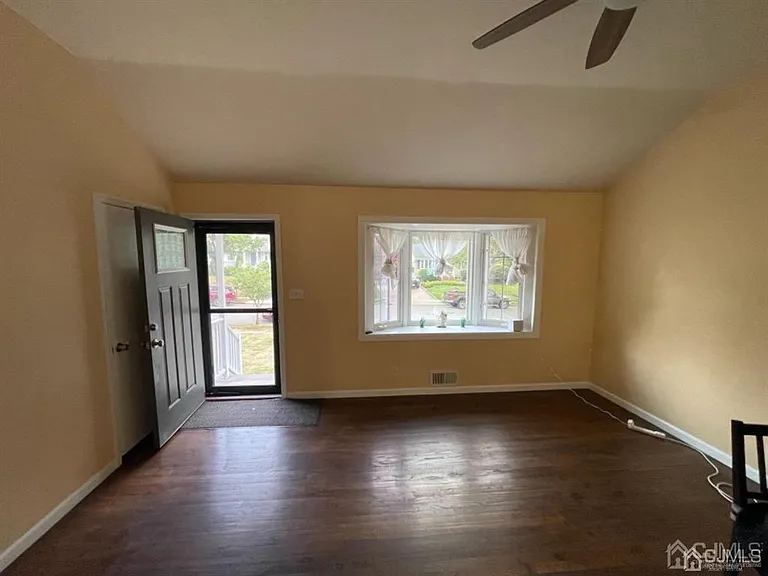 210 Runyon Ave — Photo 7