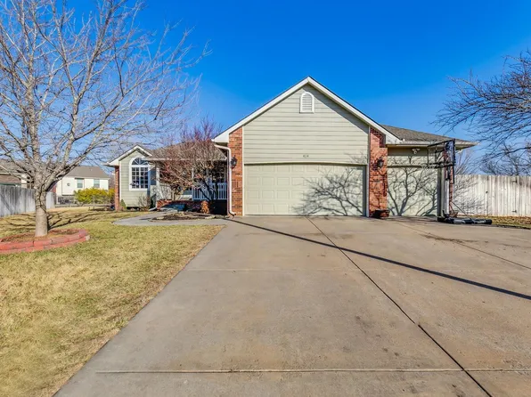414 E Country Hills Ct, Augusta, KS 67010