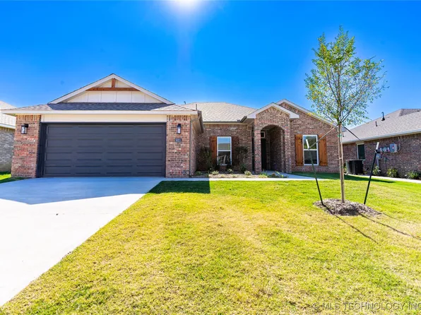 5021 E Galveston Dr S, Broken Arrow, OK 74012