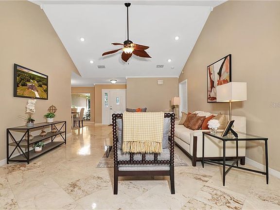 4th image of 25556 Oaks Blvd