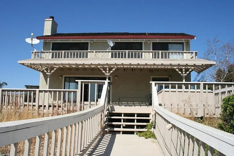 1806 Dolphin Ct photo 1