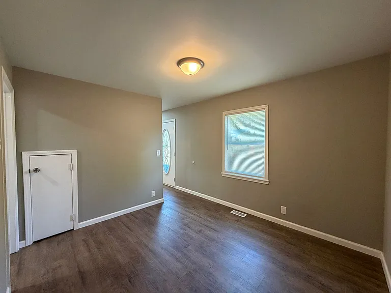 1518 Eastview Ave — Photo 6