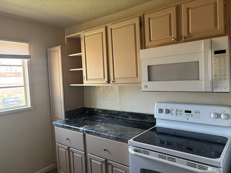 1222 Christine St NE — Photo 6