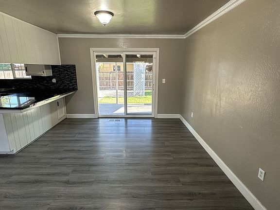 4th image of 2601 S Kloth Dr