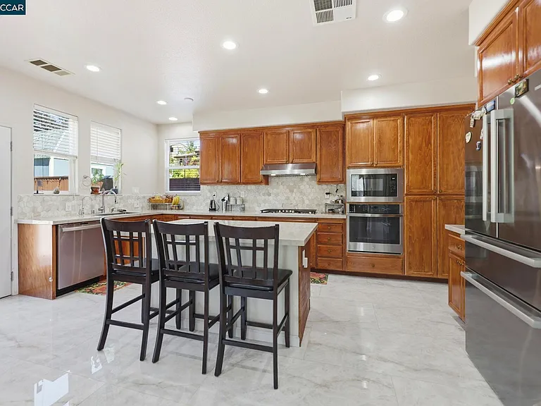 165 Paddington Ct — Photo 7