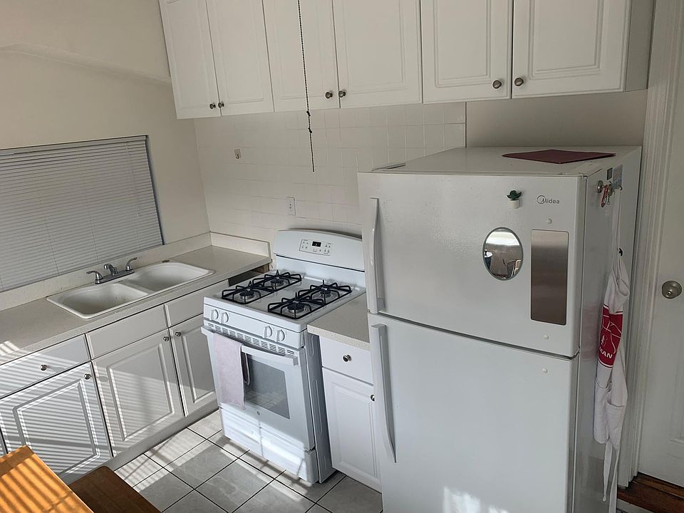 1st image of 2091 El Camino Real #2091-A