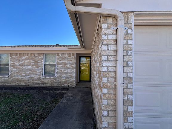 2nd image of 617 Admiralty Way