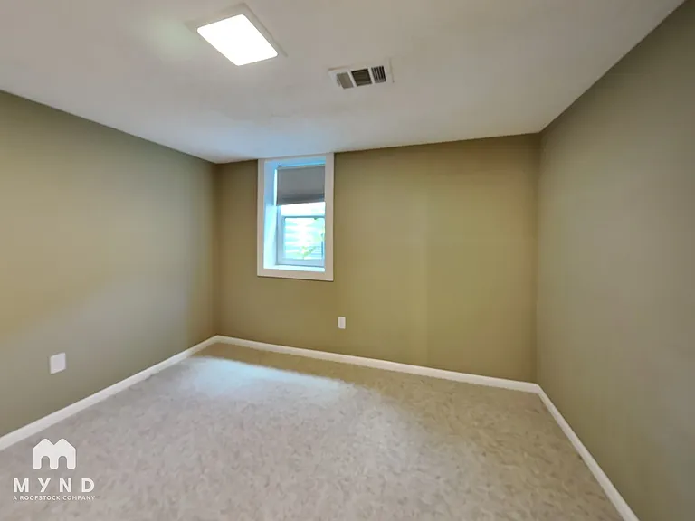 1076 S Monroe St — Photo 11