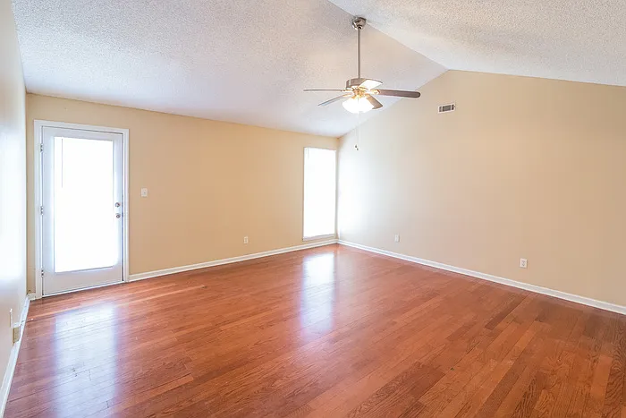 306 Gippy Dr — Photo 6