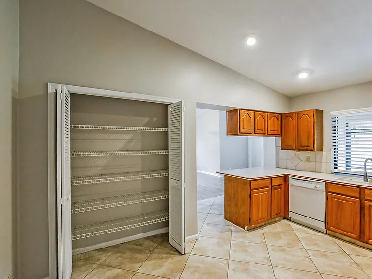518 Azure Ave — Photo 7