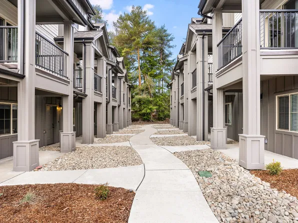 The Vicara Apartments & Townhomes