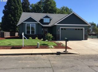 1599 Rainbow Dr, Springfield, OR 97477