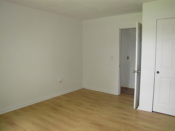 5th image of 251 Flynn Place Ave