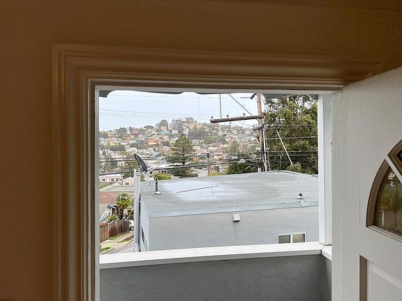 4th image of 102-104 Solano St