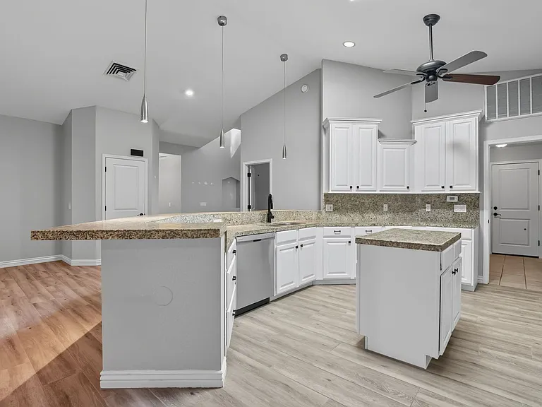 6326 N 14th Pl — Photo 10