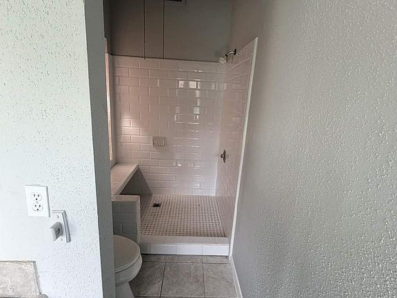 5th image of 3403 Woodstream Pl