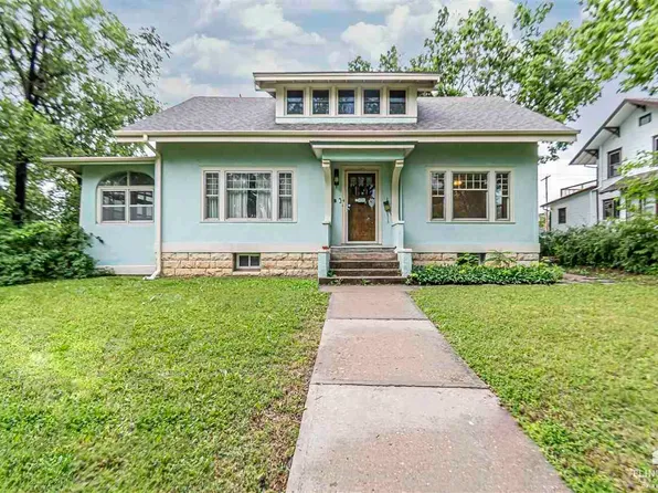 325 W Chestnut St, Junction City, KS 66441